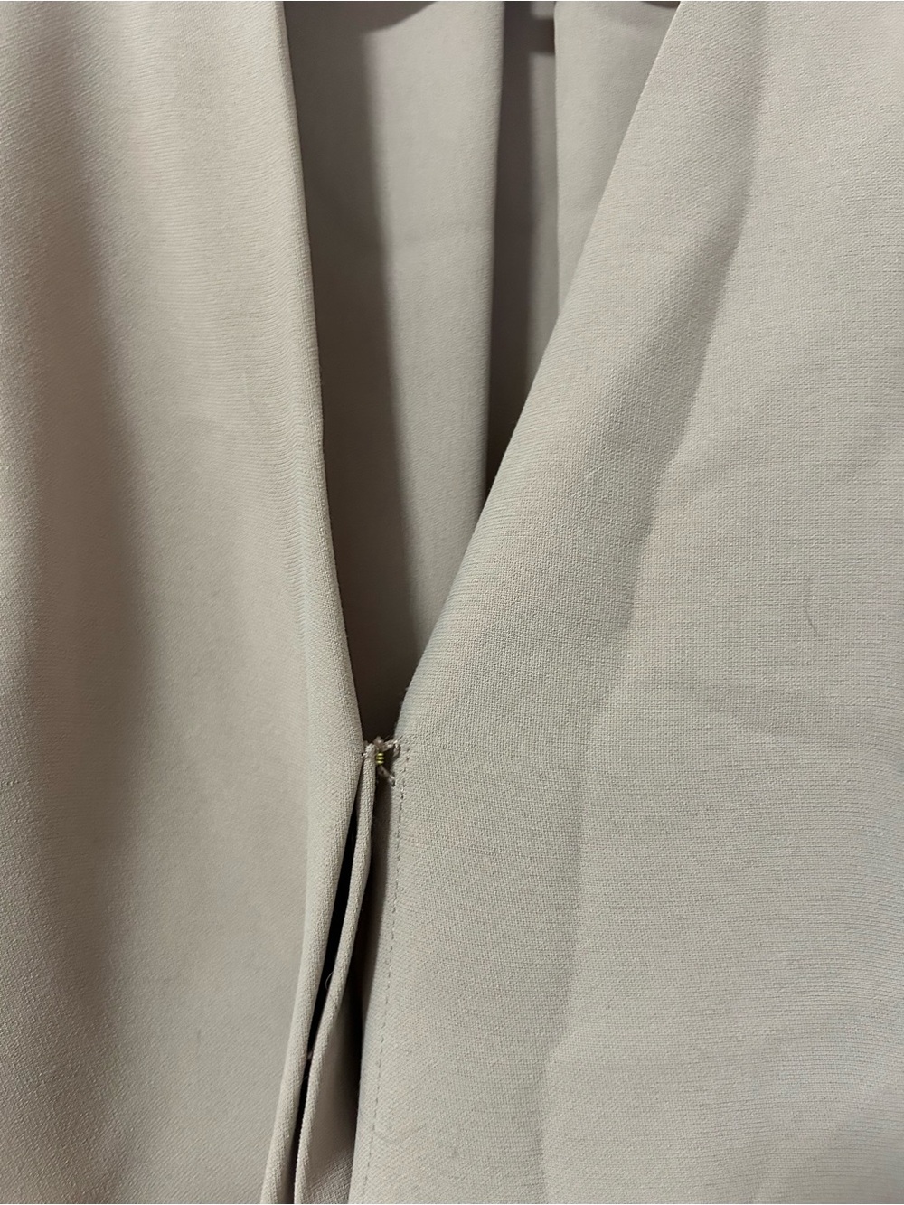 Aritzia Babaton Akira Blouse - Picture 2 of 4